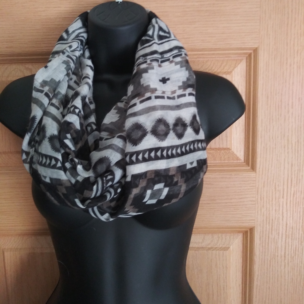 Bundle of 5 scarfs